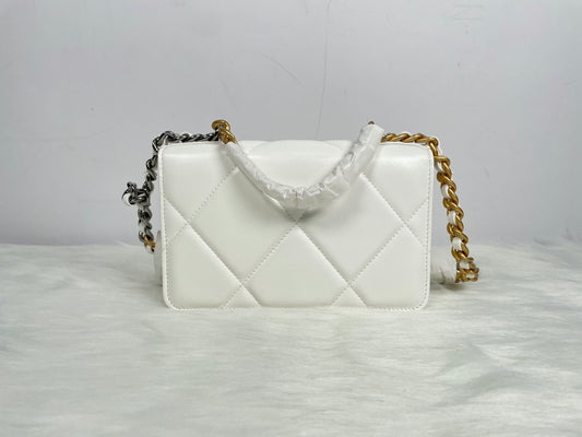 Chanel 19 Wallet On Chain 白色羊皮金扣