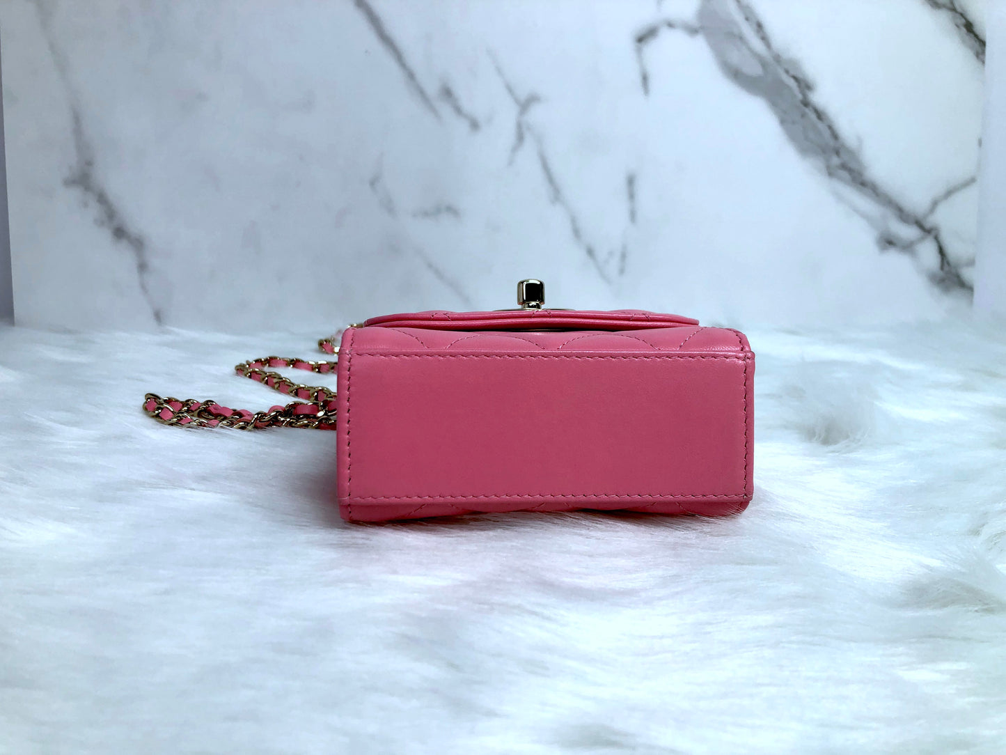 Chanel 特別版粉紅色羊皮菱格紋金屬牌銀扣方形小包