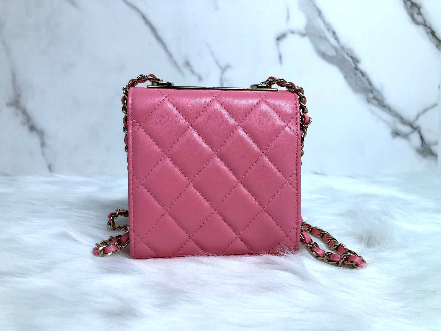Chanel 特別版粉紅色羊皮菱格紋金屬牌銀扣方形小包