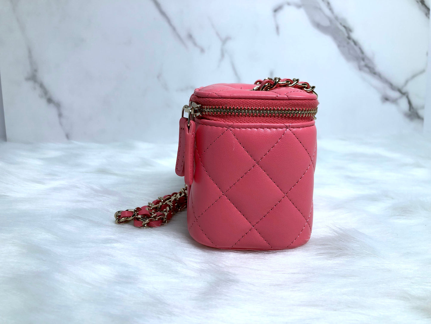Chanel 桃紅色羊皮金扣方盒子小包